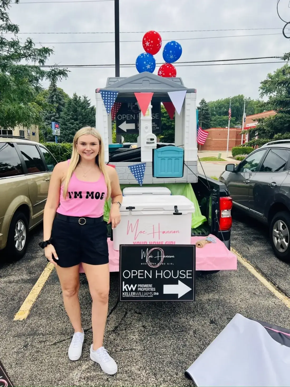 Moe Hannon with her open house cart at a neighborhood open house in Elmhurst